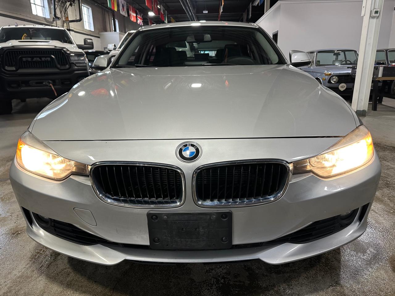 2013 BMW 3 Series 328i xDrive | SUNROOF | HEATED SEATS | BLUETOTH - Photo #2