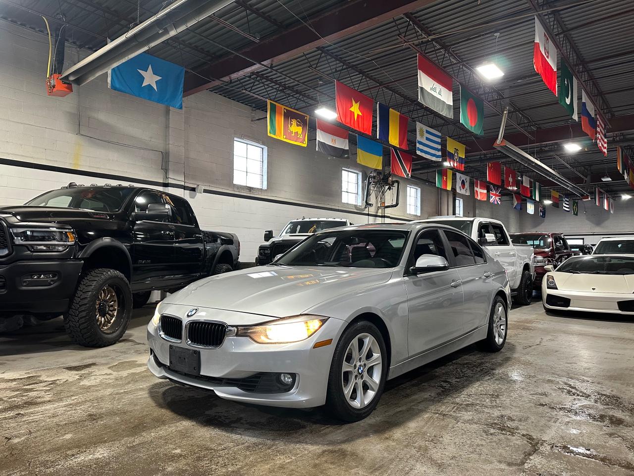 2013 BMW 3 Series 328i xDrive | SUNROOF | HEATED SEATS | BLUETOTH - Photo #1