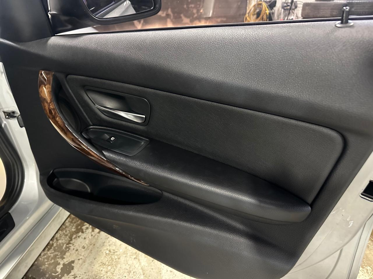 2013 BMW 3 Series 328i xDrive | SUNROOF | HEATED SEATS | BLUETOTH - Photo #5