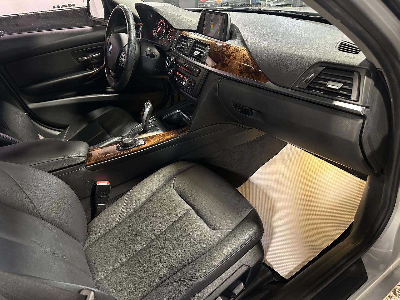 2013 BMW 3 Series 328i xDrive | SUNROOF | HEATED SEATS | BLUETOTH - Photo #8