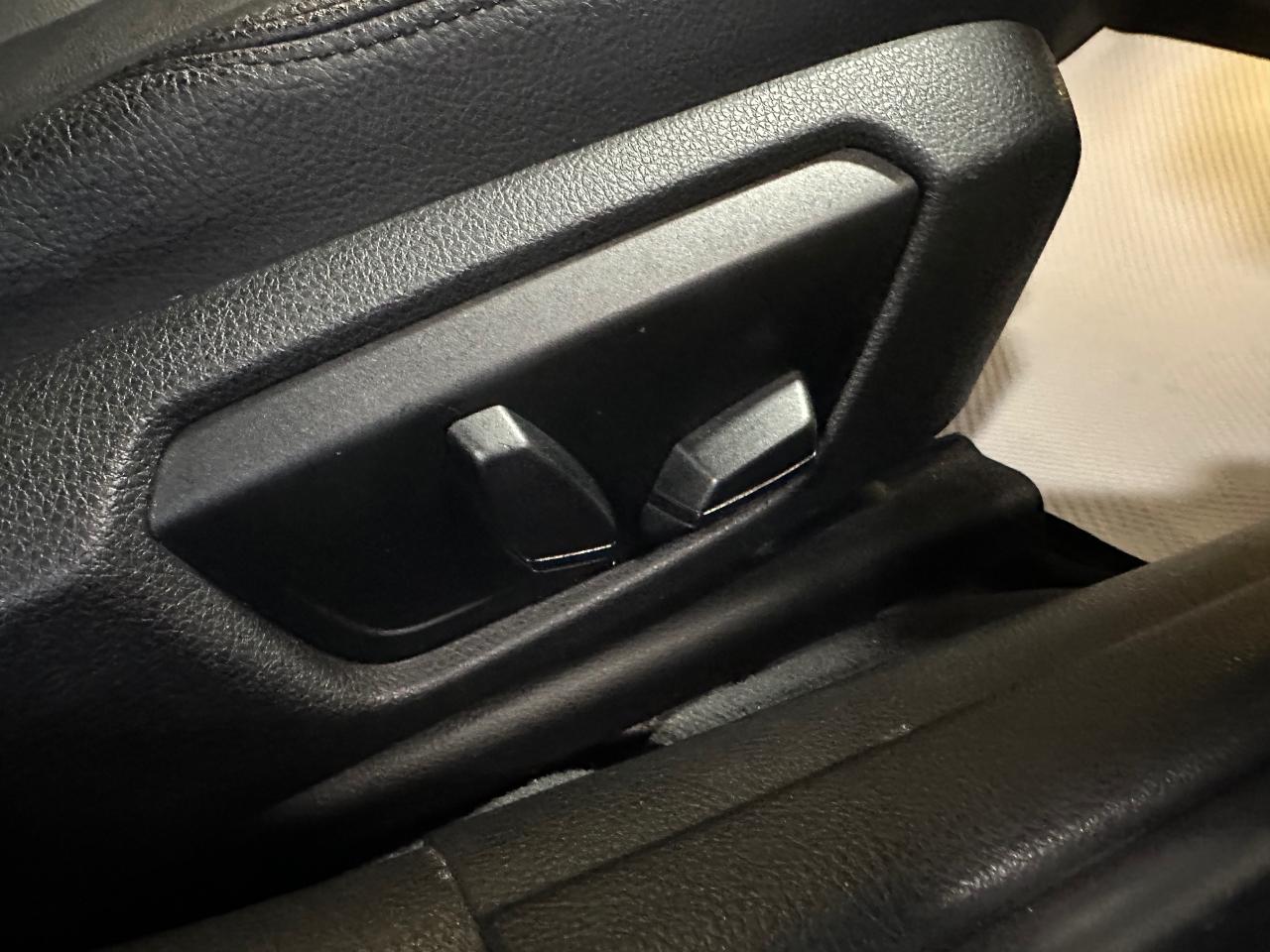 2013 BMW 3 Series 328i xDrive | SUNROOF | HEATED SEATS | BLUETOTH - Photo #9