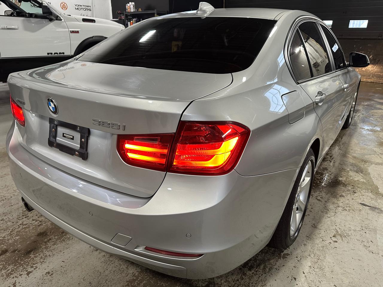 2013 BMW 3 Series 328i xDrive | SUNROOF | HEATED SEATS | BLUETOTH Photo