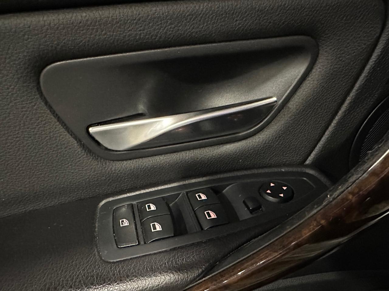 2013 BMW 3 Series 328i xDrive | SUNROOF | HEATED SEATS | BLUETOTH Photo