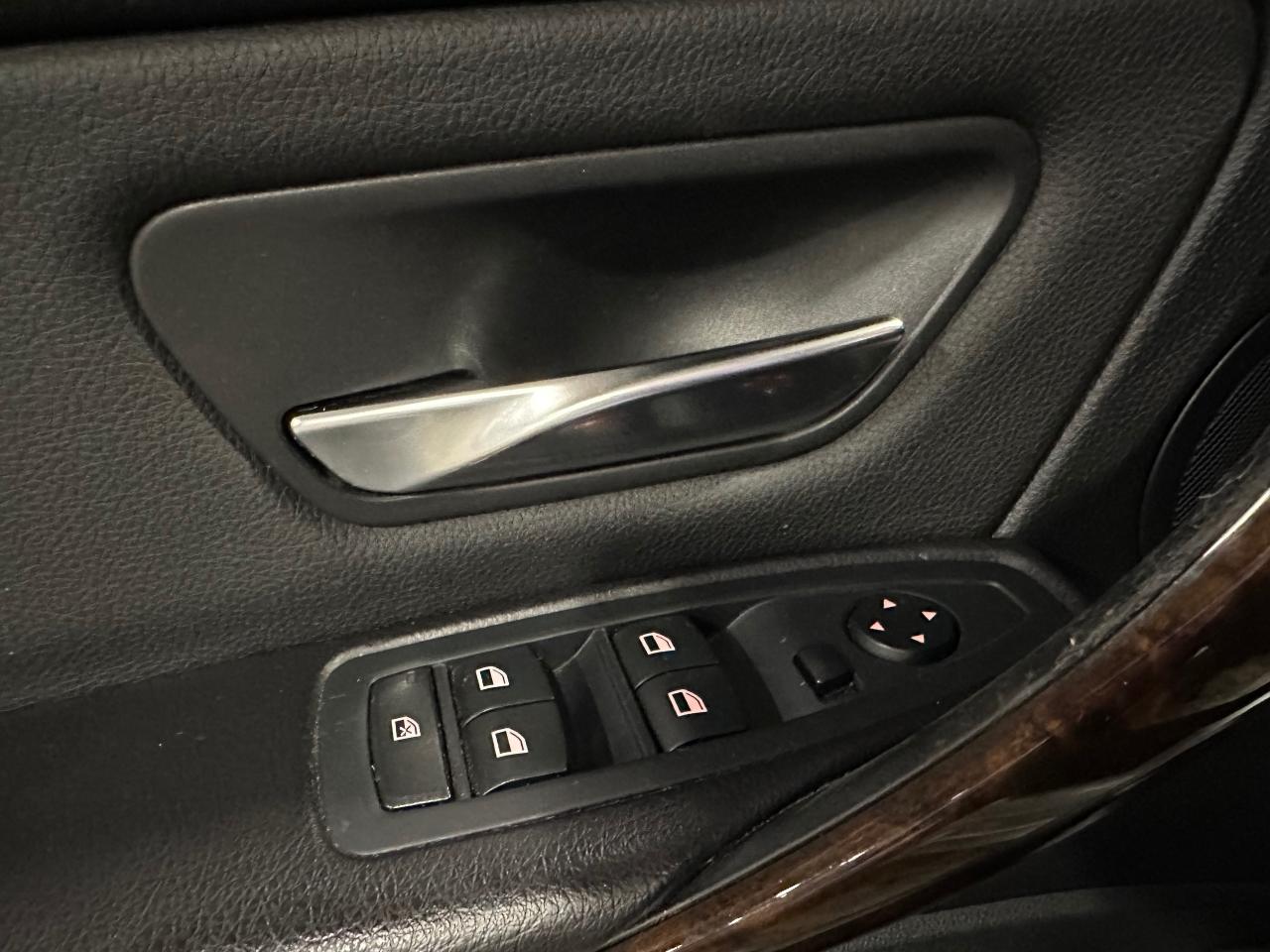 2013 BMW 3 Series 328i xDrive | SUNROOF | HEATED SEATS | BLUETOTH - Photo #20