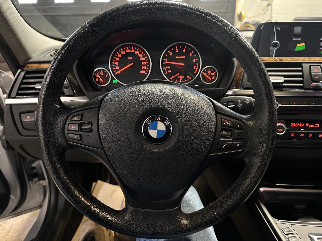 2013 BMW 3 Series 328i xDrive | SUNROOF | HEATED SEATS | BLUETOTH Photo