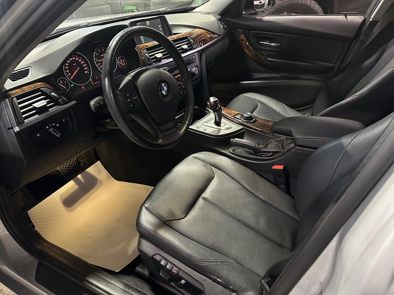 2013 BMW 3 Series 328i xDrive | SUNROOF | HEATED SEATS | BLUETOTH Photo