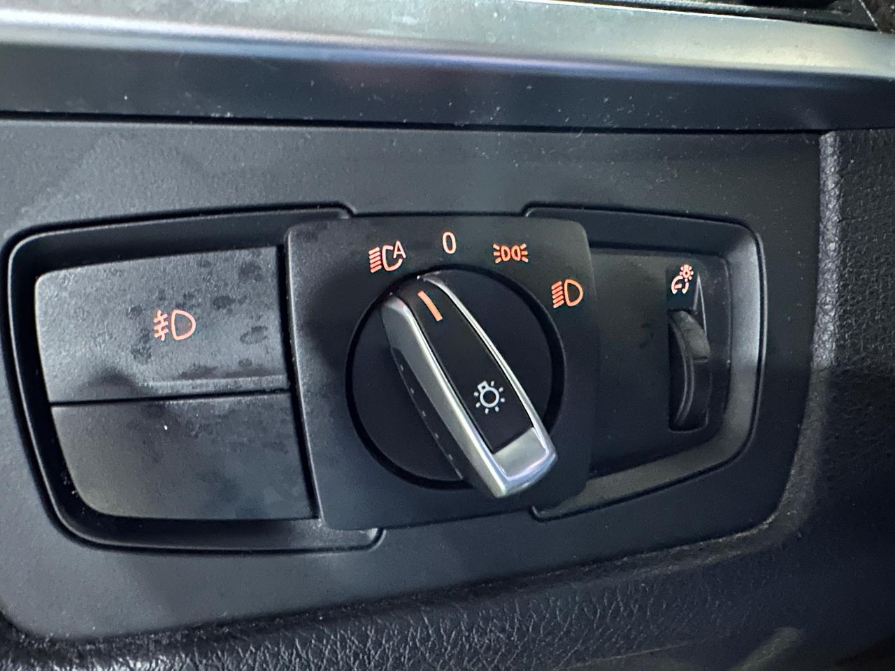 2013 BMW 3 Series 328i xDrive | SUNROOF | HEATED SEATS | BLUETOTH - Photo #28