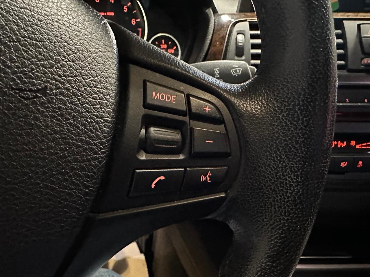 2013 BMW 3 Series 328i xDrive | SUNROOF | HEATED SEATS | BLUETOTH Photo