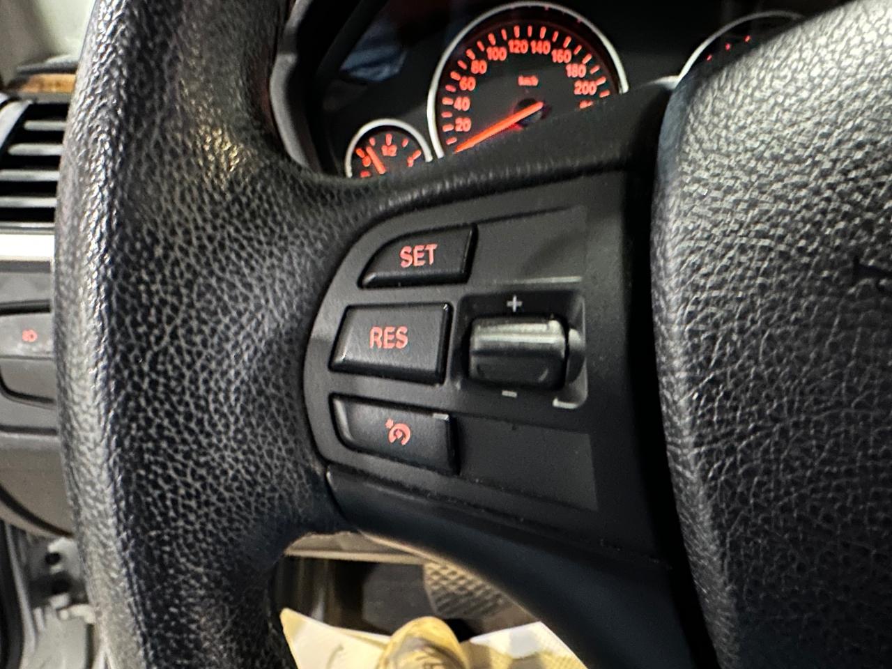 2013 BMW 3 Series 328i xDrive | SUNROOF | HEATED SEATS | BLUETOTH - Photo #26