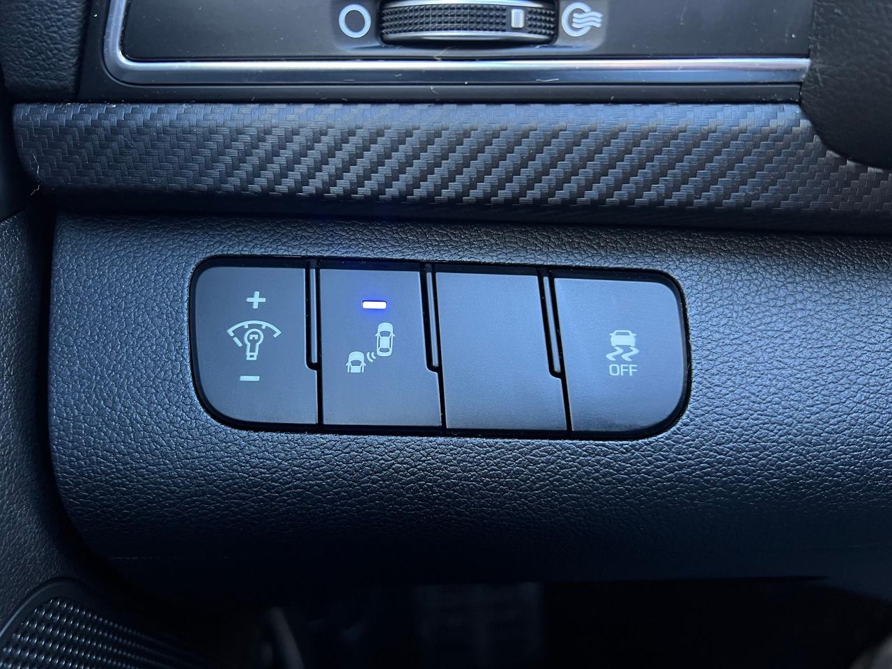 2017 Hyundai Elantra Sport Tech NO ACCIDENTS HEATED SEATS & STEERING Photo