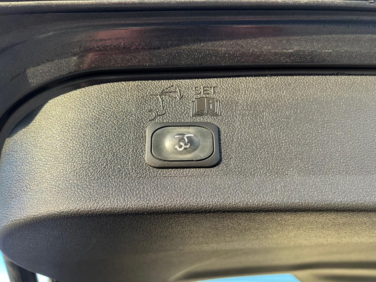 2019 Ford Escape SEL 4WD NO ACCIDENTS HEATED SEATS APPLE CARPLAY Photo