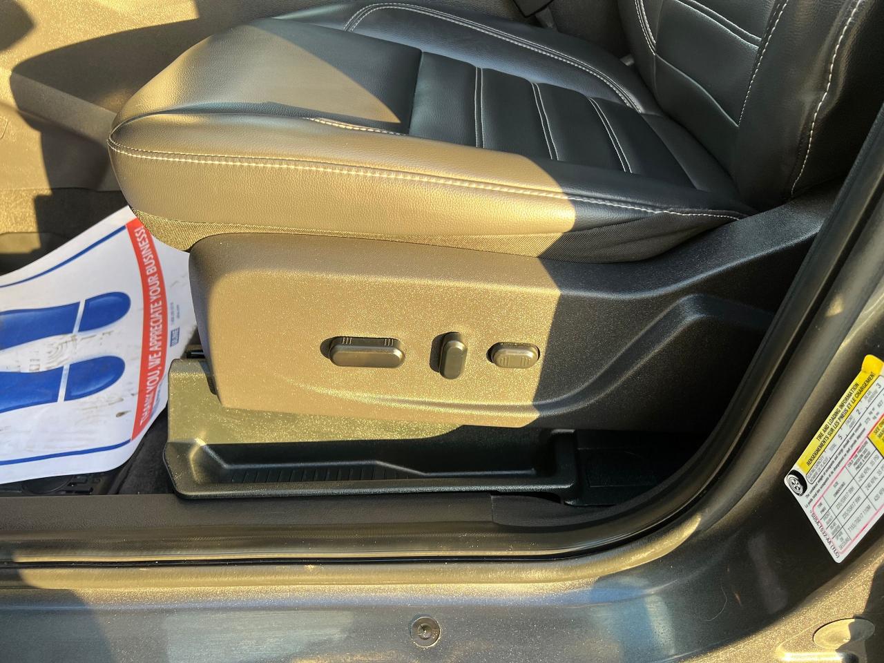 2019 Ford Escape SEL 4WD NO ACCIDENTS HEATED SEATS APPLE CARPLAY Photo