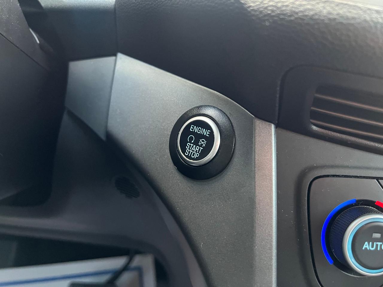 2019 Ford Escape SEL 4WD NO ACCIDENTS HEATED SEATS APPLE CARPLAY Photo