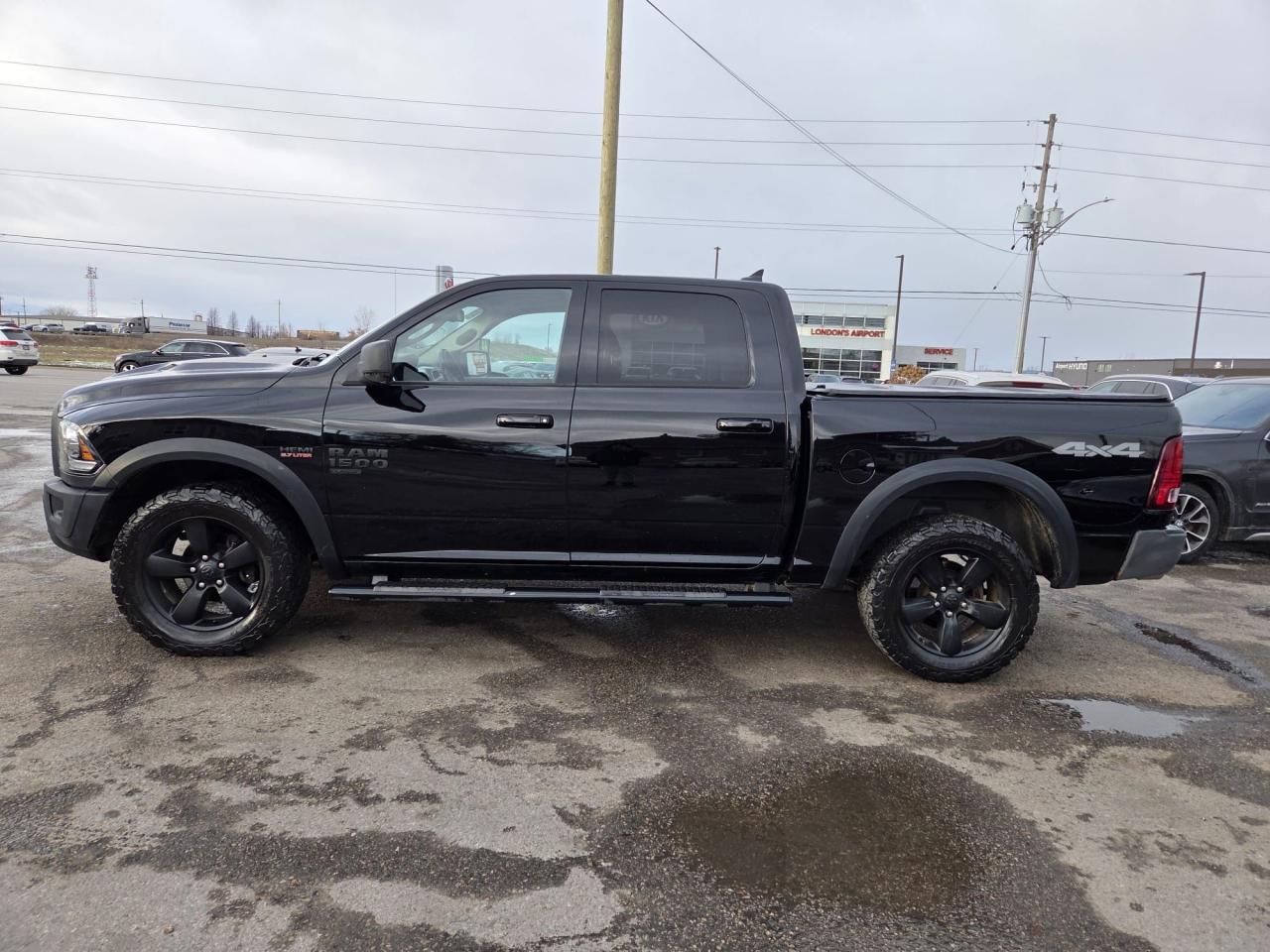 2019 RAM 1500 Classic WARLOCK, BLACK WHEELS, CREW, SCREEN, CERTIFIED - Photo #2