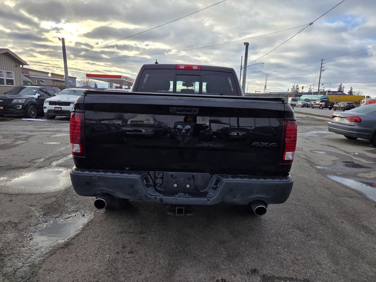 2019 RAM 1500 Classic WARLOCK, BLACK WHEELS, CREW, SCREEN, CERTIFIED - Photo #4