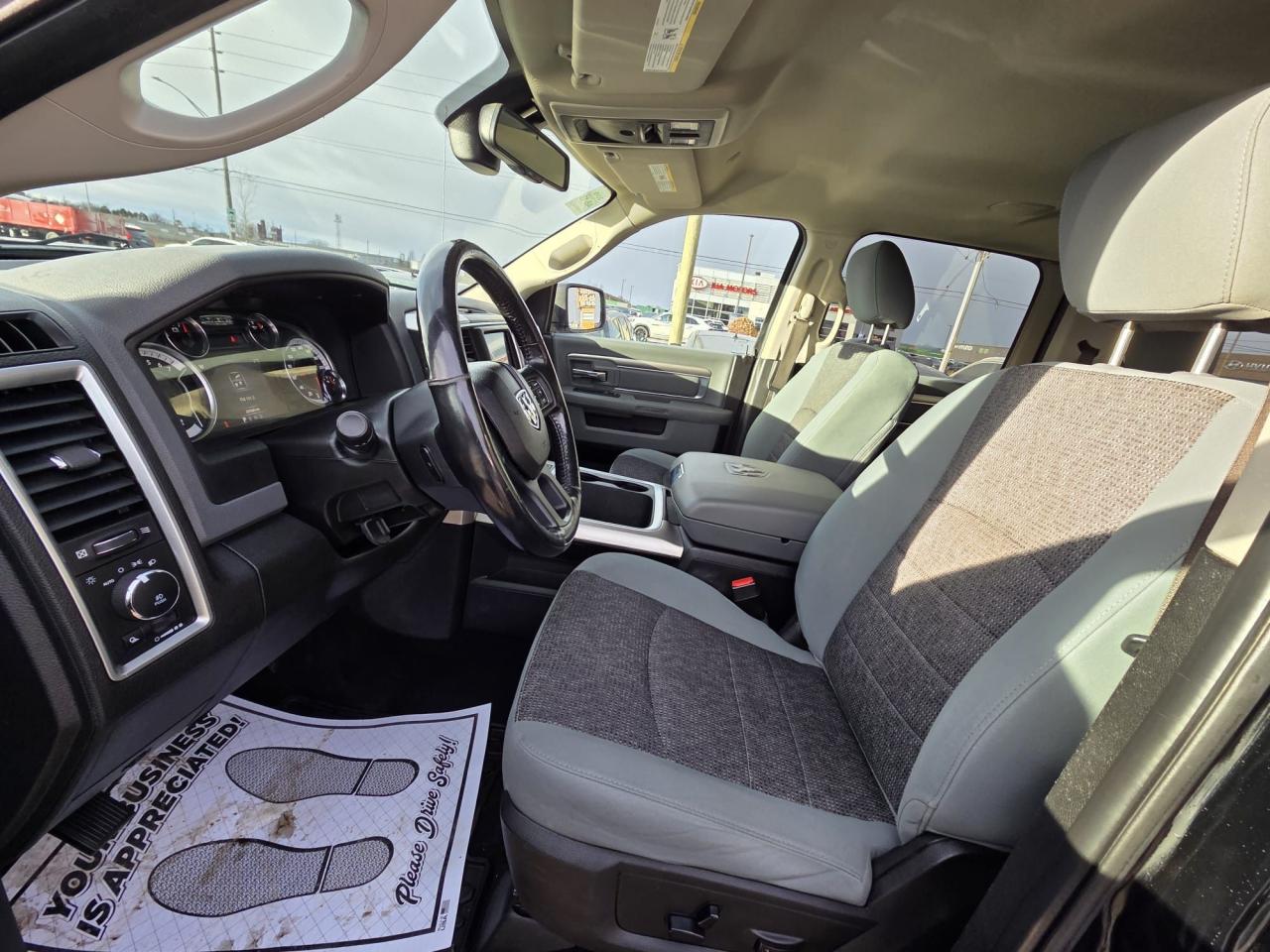 2019 RAM 1500 Classic WARLOCK, BLACK WHEELS, CREW, SCREEN, CERTIFIED - Photo #16