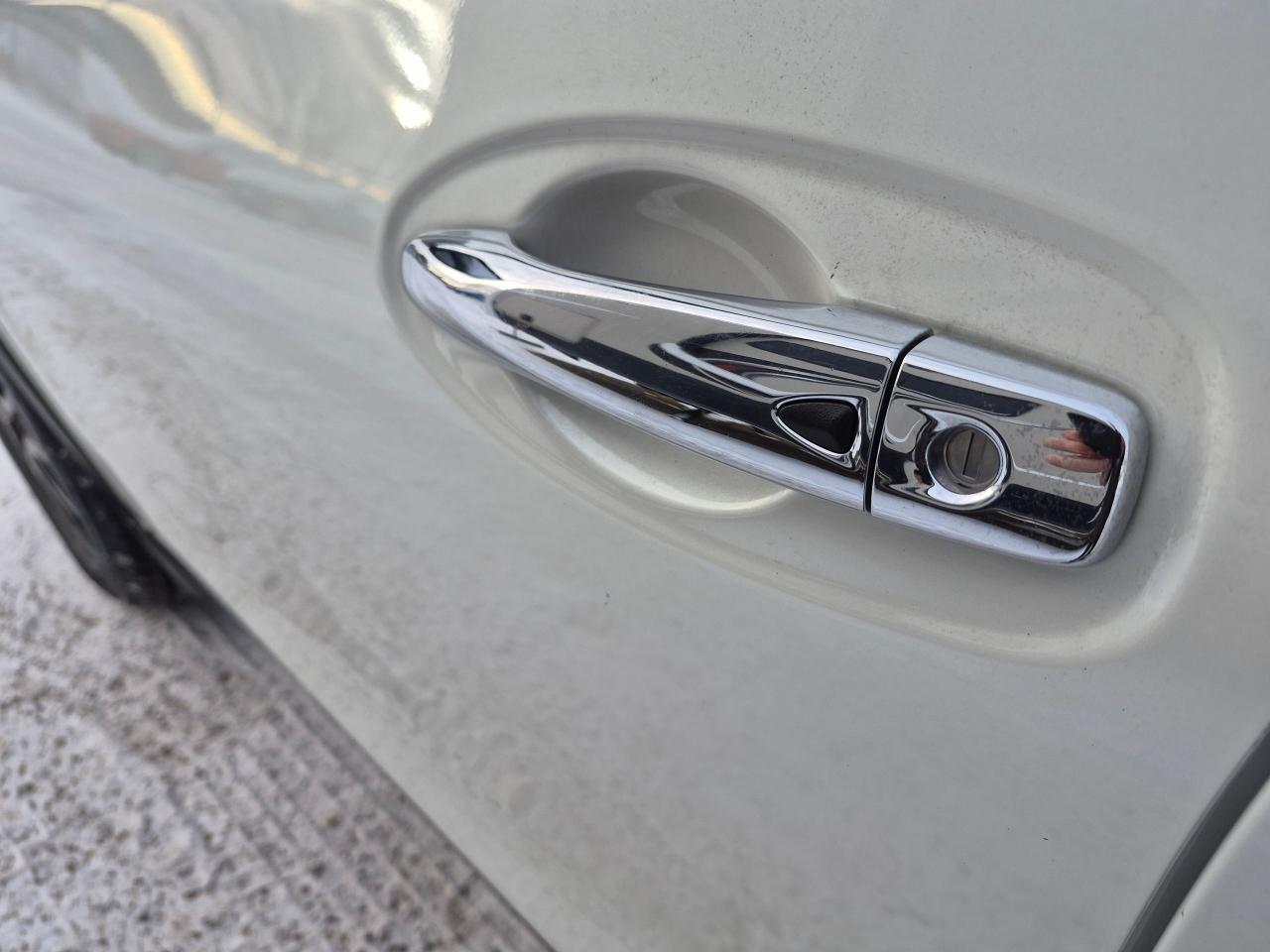 2018 Nissan Rogue SV AWD Htd Seats, Remote Start, Blindspot Det - Photo #10