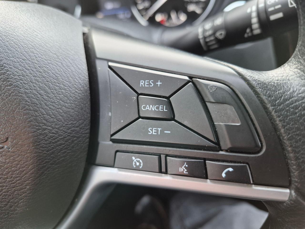 2018 Nissan Rogue SV AWD Htd Seats, Remote Start, Blindspot Det - Photo #14