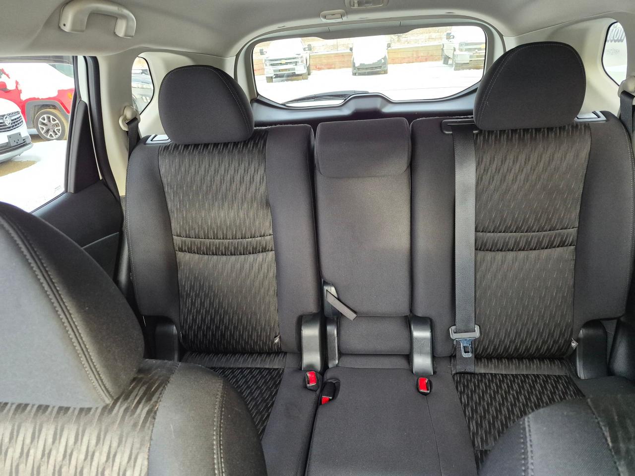 2018 Nissan Rogue SV AWD Htd Seats, Remote Start, Blindspot Det - Photo #16