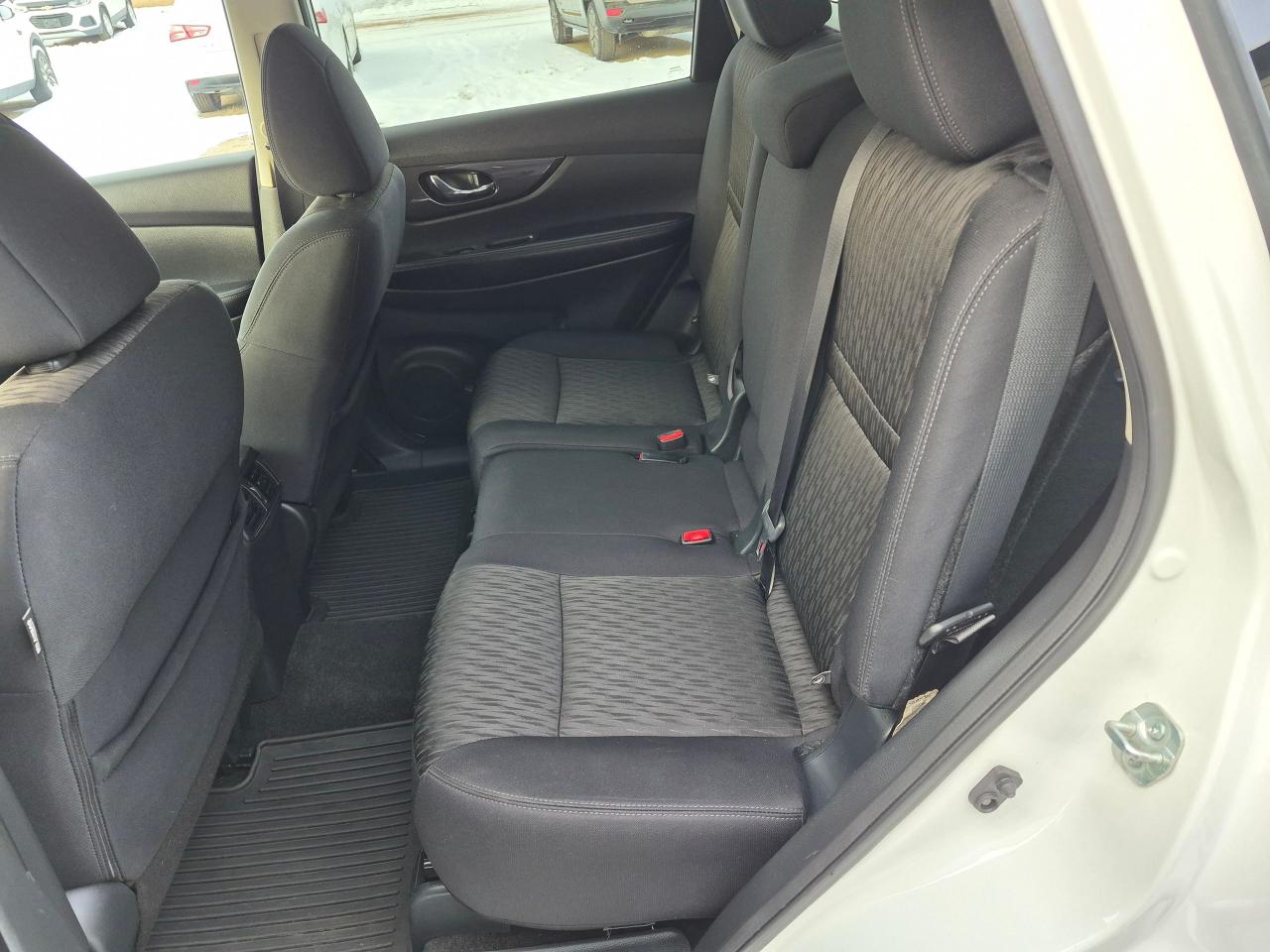 2018 Nissan Rogue SV AWD Htd Seats, Remote Start, Blindspot Det - Photo #17