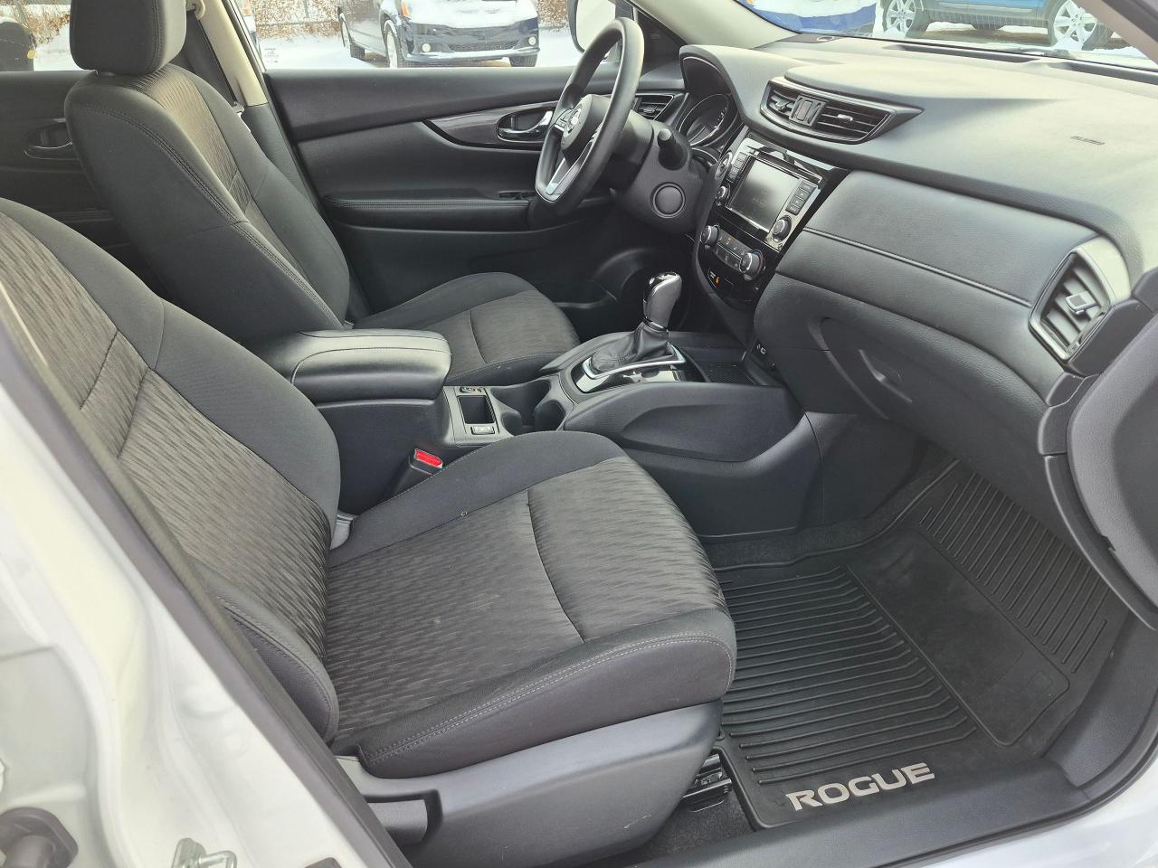 2018 Nissan Rogue SV AWD Htd Seats, Remote Start, Blindspot Det - Photo #18