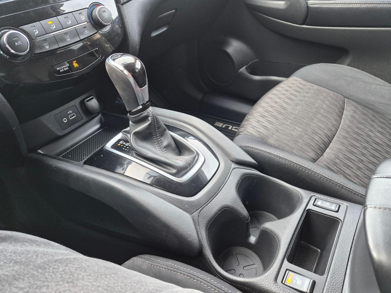 2018 Nissan Rogue SV AWD Htd Seats, Remote Start, Blindspot Det - Photo #19