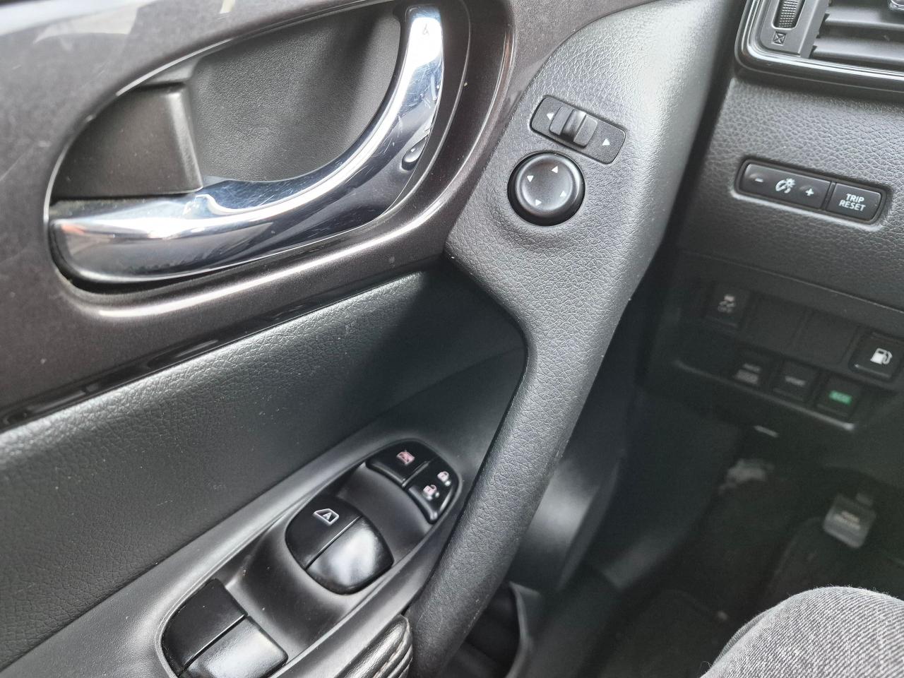2018 Nissan Rogue SV AWD Htd Seats, Remote Start, Blindspot Det - Photo #22