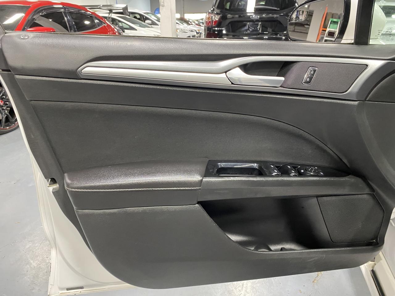 2015 Ford Fusion SE - Photo #11