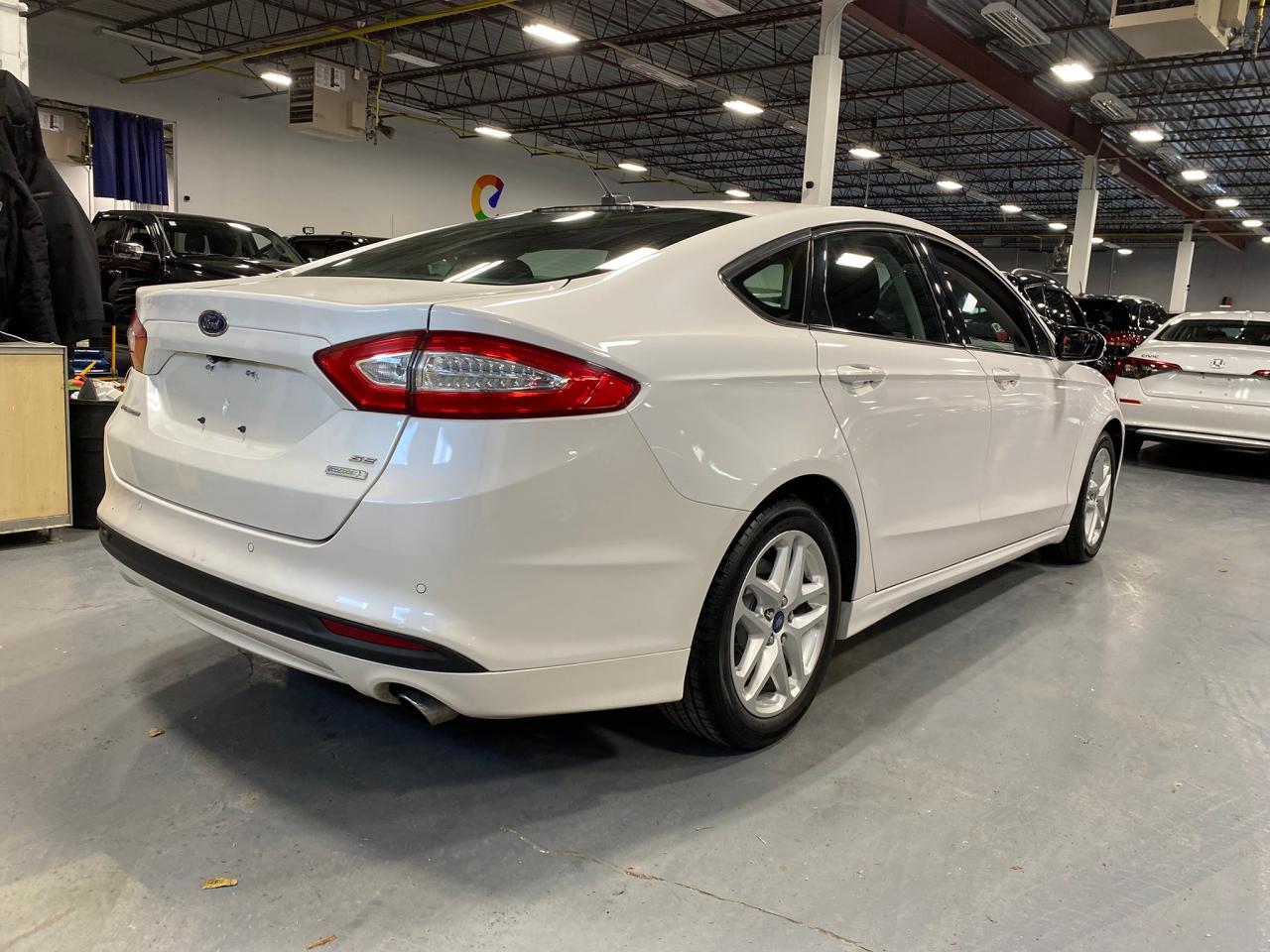 2015 Ford Fusion SE Photo4