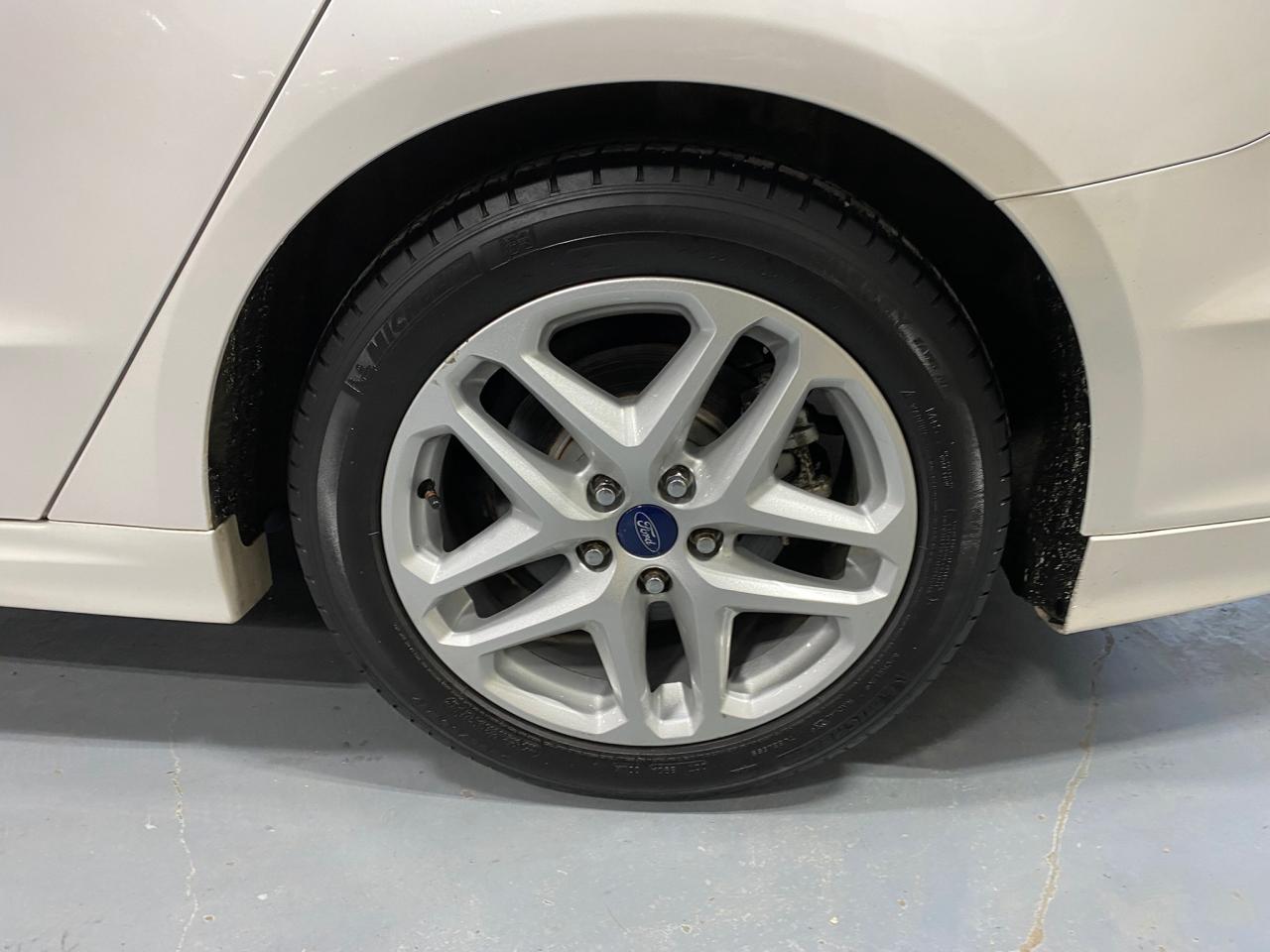 2015 Ford Fusion SE - Photo #10