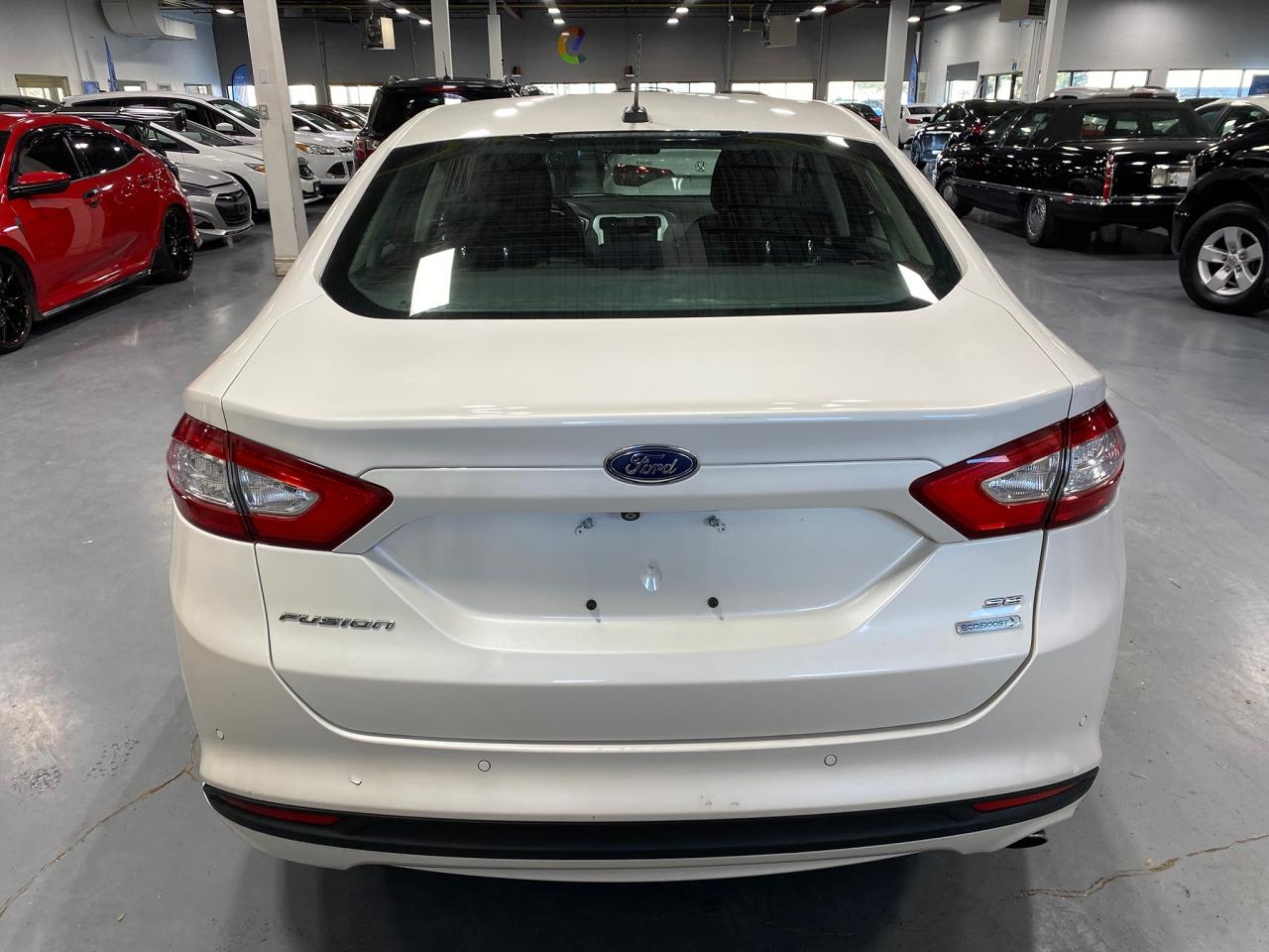2015 Ford Fusion SE - Photo #4