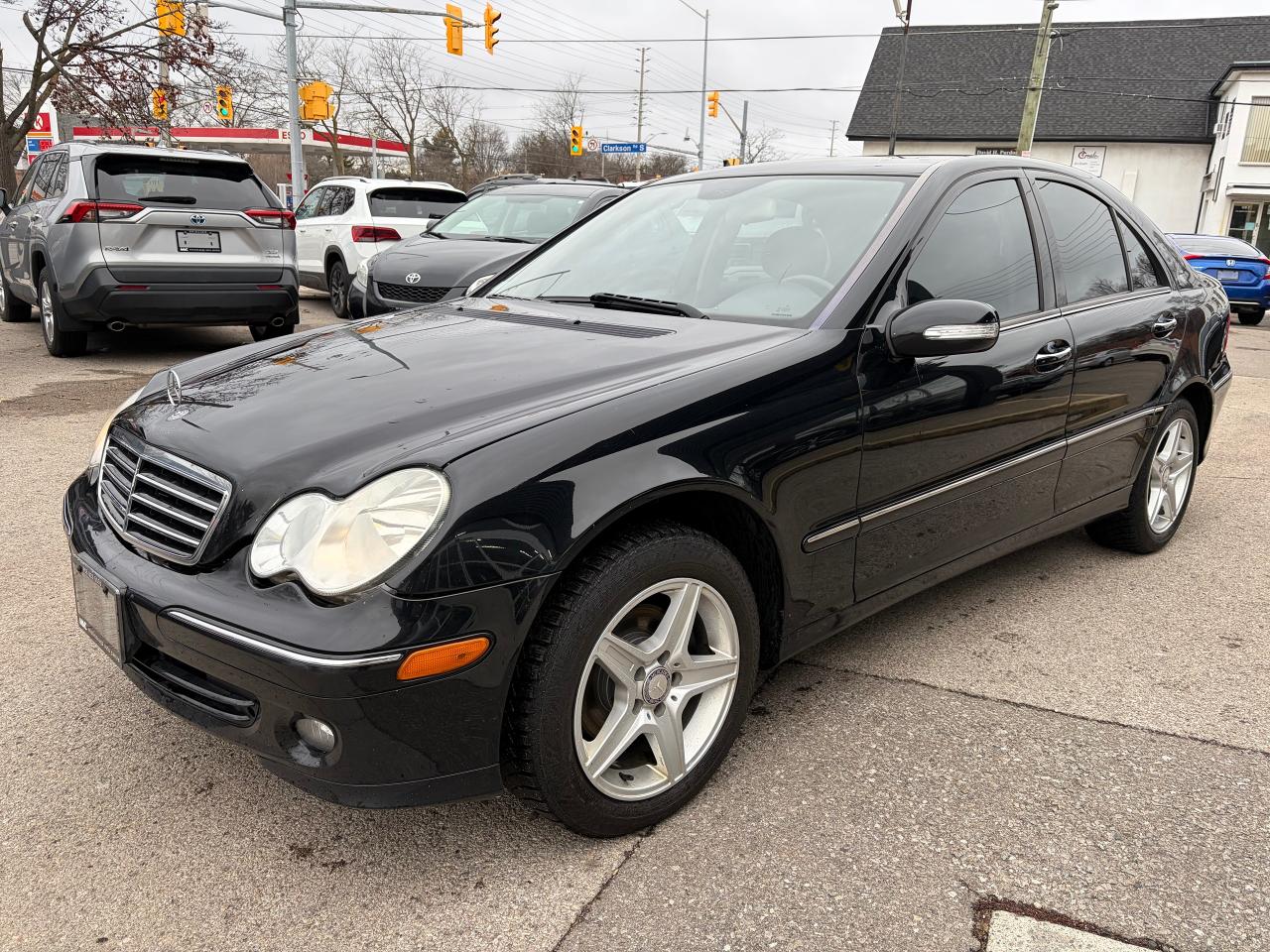 <p>Black on black leather Seats, Alloy wheels, Carfax report clean, , price includes Ontario Ondrive safety certificate , Administration fee and OMVIC fee, for more detailed information please call 905 823 5535&nbsp; or email us at sales@mac.ca.</p>