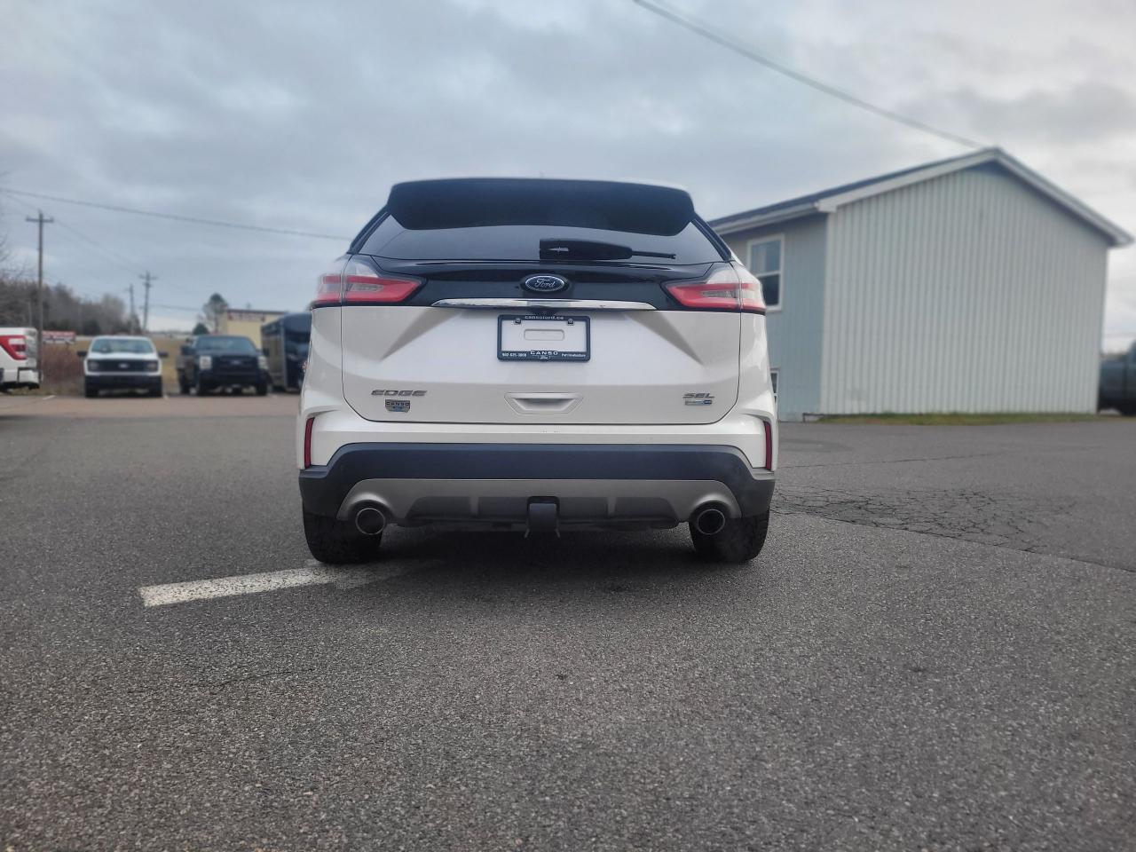 2019 Ford Edge SEL AWD W/ MOONROOF/ NAV/ TRAILER TOW PACKAGE Photo4