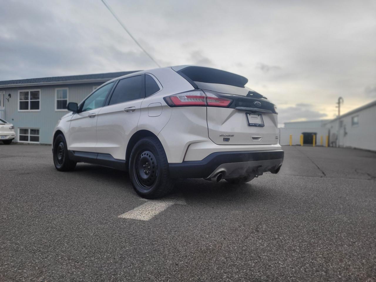 2019 Ford Edge SEL AWD W/ MOONROOF/ NAV/ TRAILER TOW PACKAGE Photo