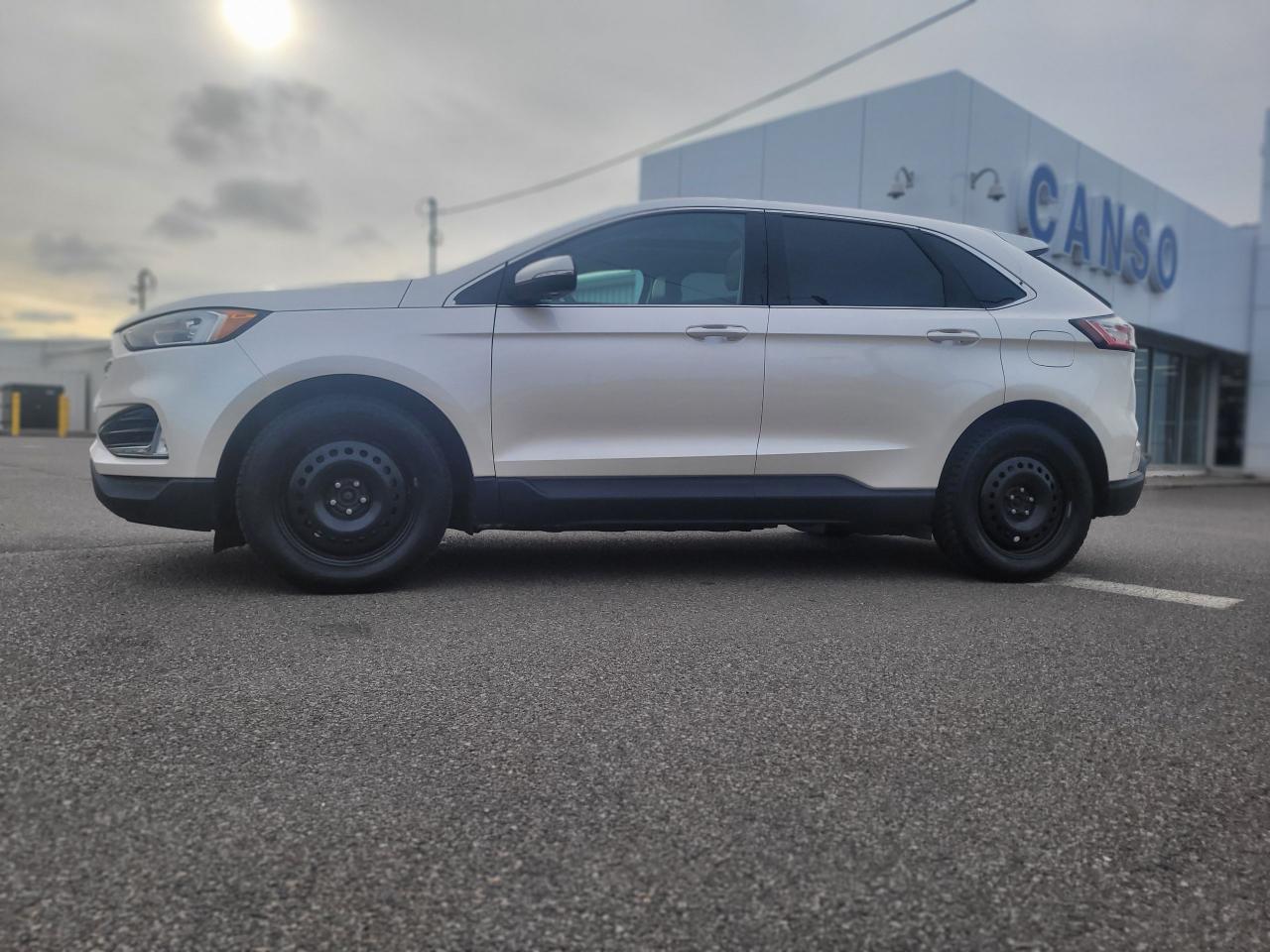 2019 Ford Edge SEL AWD W/ MOONROOF/ NAV/ TRAILER TOW PACKAGE Photo2