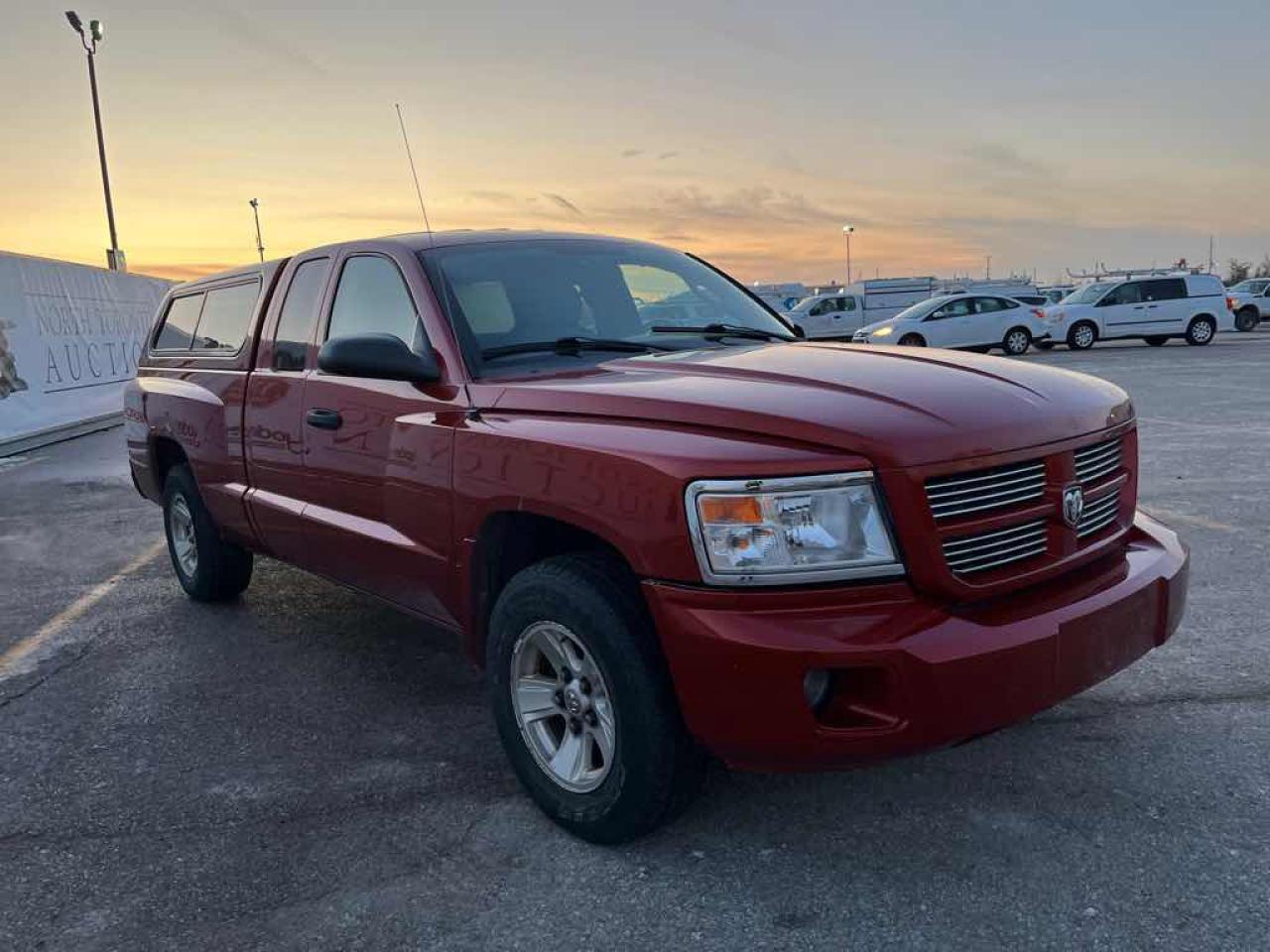 2008 Dodge Dakota SXT Photo2