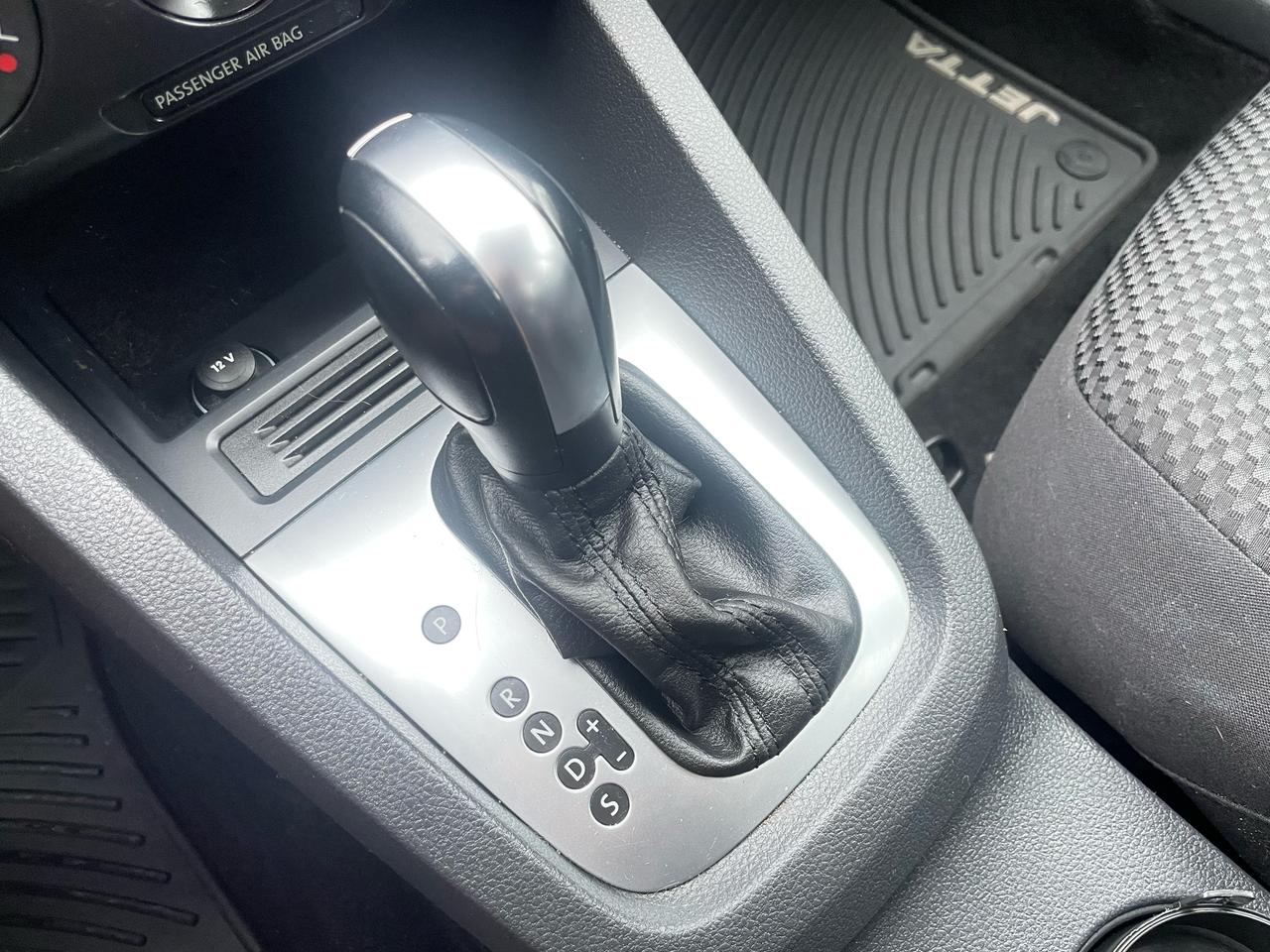 2014 Volkswagen Jetta Trendline+FINANCING AVAILABLE Photo12