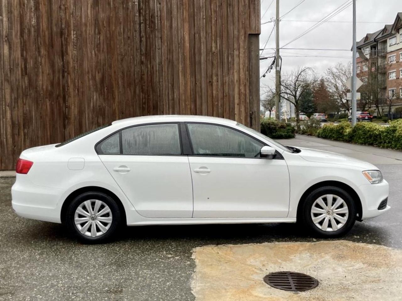 2014 Volkswagen Jetta Trendline+FINANCING AVAILABLE Photo4