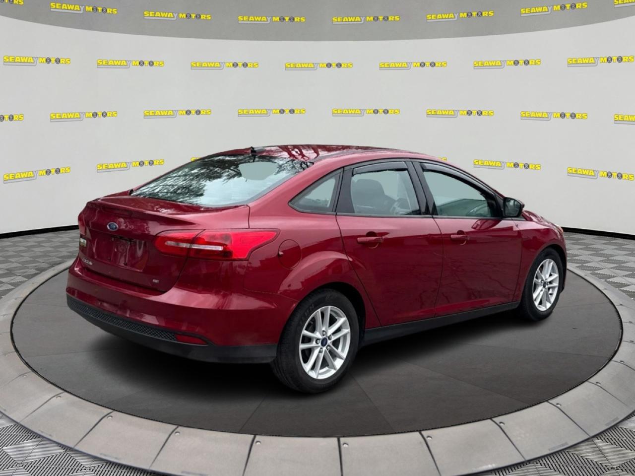 2017 Ford Focus SE - Photo #3