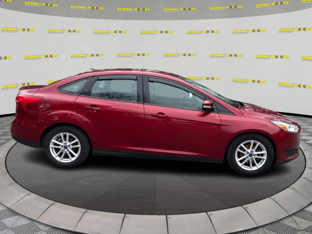 2017 Ford Focus SE - Photo #2