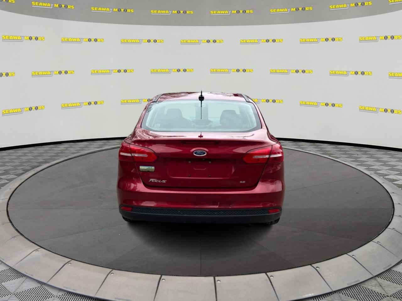 2017 Ford Focus SE - Photo #4