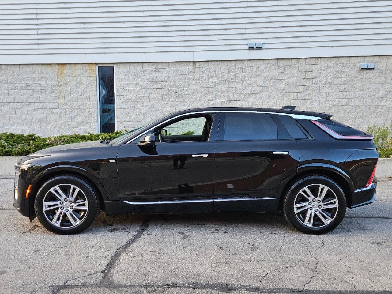 2024 Cadillac LYRIQ TECH-ELECTRIC-500KM RANGE-LEATHER-PANO ROOF Photo