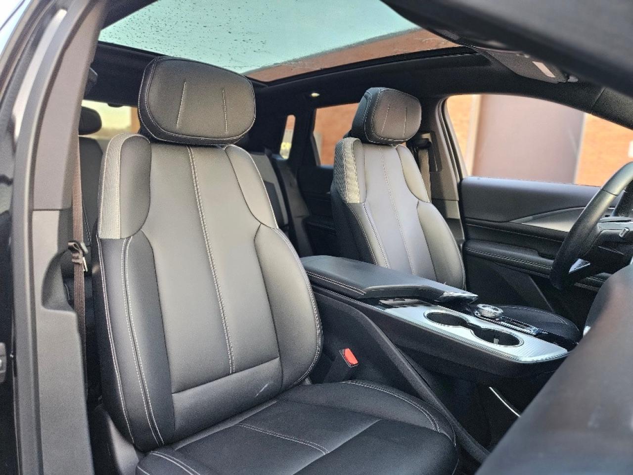 2024 Cadillac LYRIQ TECH-ELECTRIC-500KM RANGE-LEATHER-PANO ROOF Photo