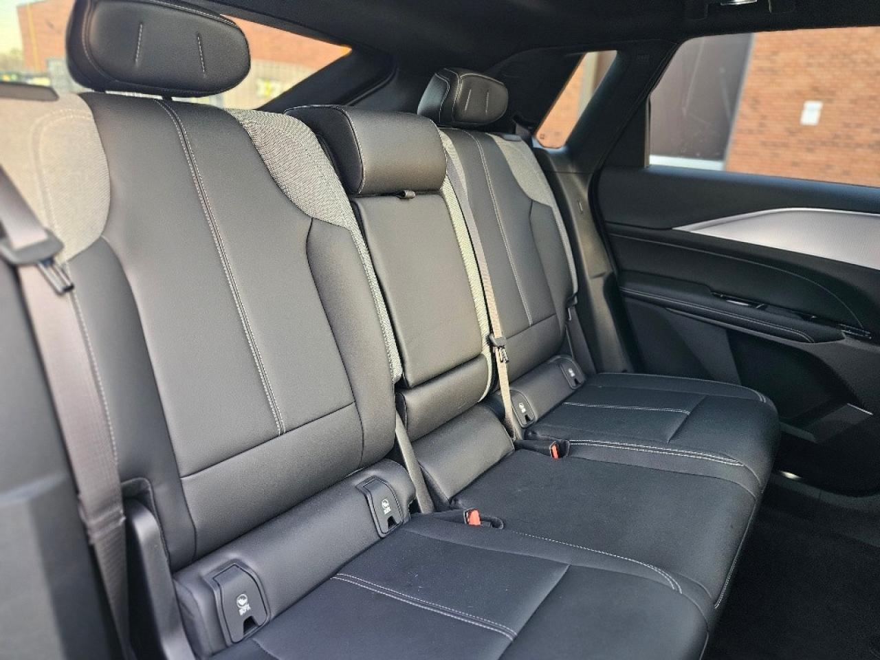 2024 Cadillac LYRIQ TECH-ELECTRIC-500KM RANGE-LEATHER-PANO ROOF Photo