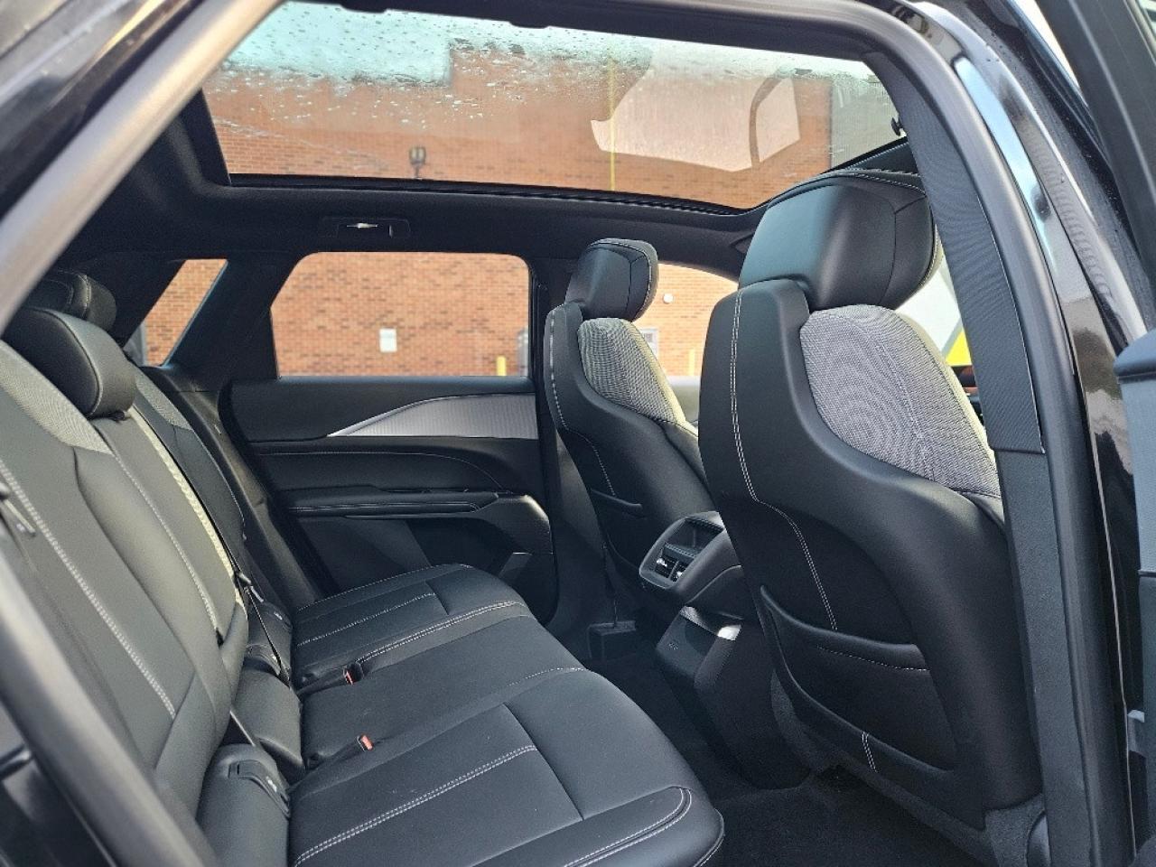 2024 Cadillac LYRIQ TECH-ELECTRIC-500KM RANGE-LEATHER-PANO ROOF Photo