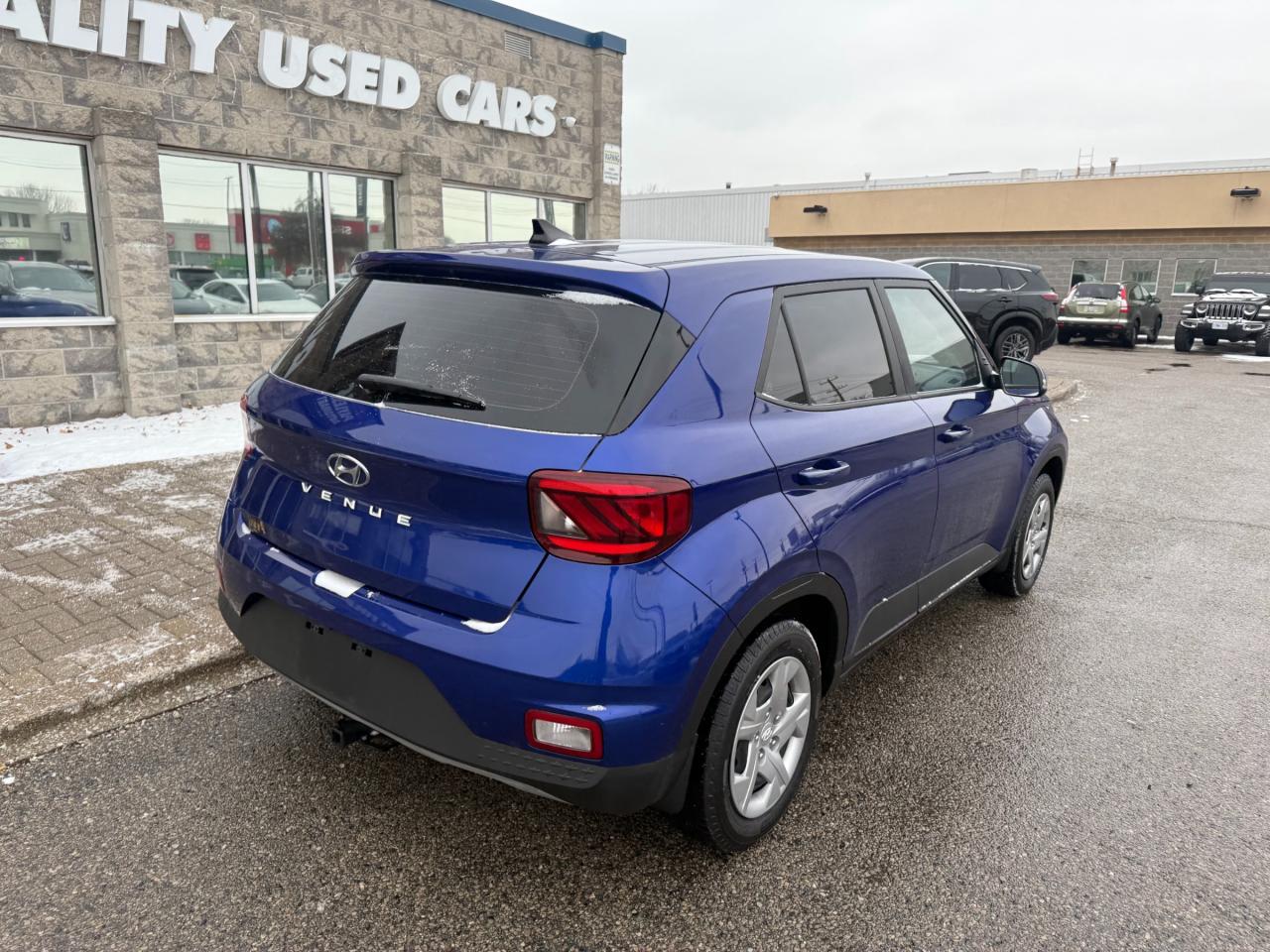 2021 Hyundai Venue Trend w/Urban PKG - Black Interior (IVT) Photo2