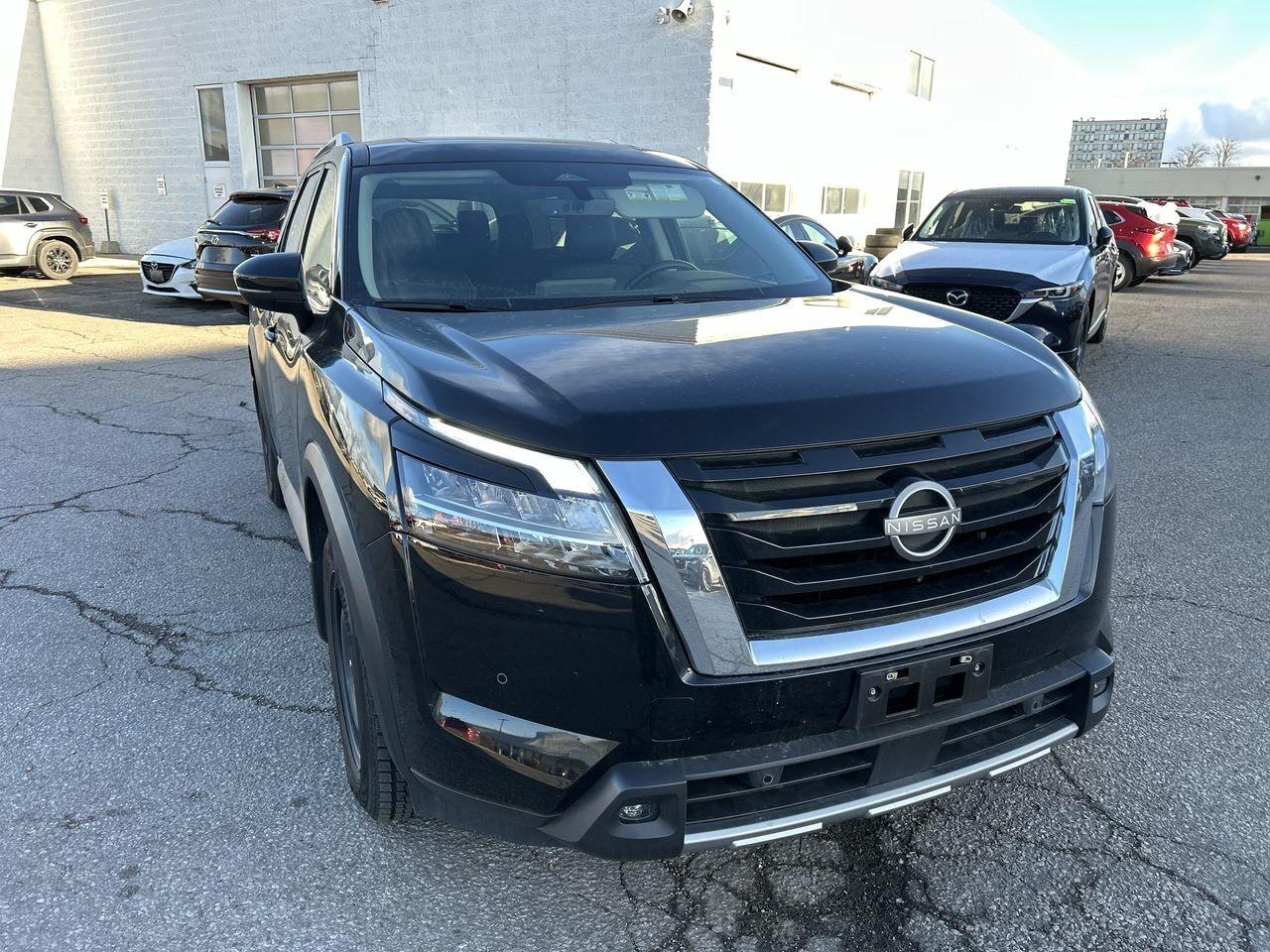 2023 Nissan Pathfinder SL V6 4x4 at 2 SETS OF WHEELS| OFF LEASE| Photo2