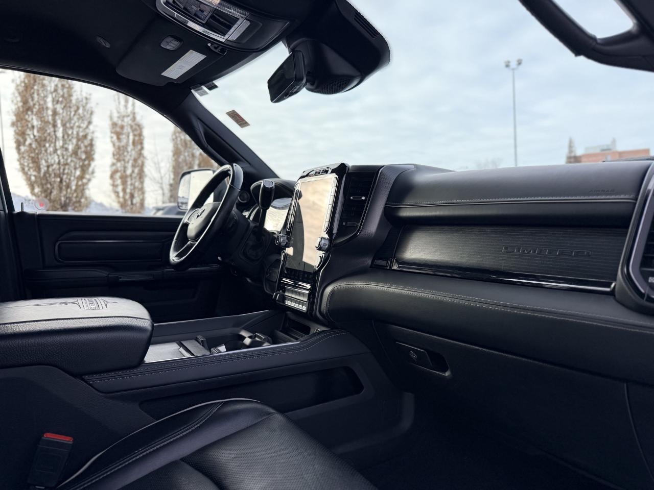 2022 RAM 2500 Limited 4x4 Mega Cab 6'4  Box | NAVIGATION | Photo