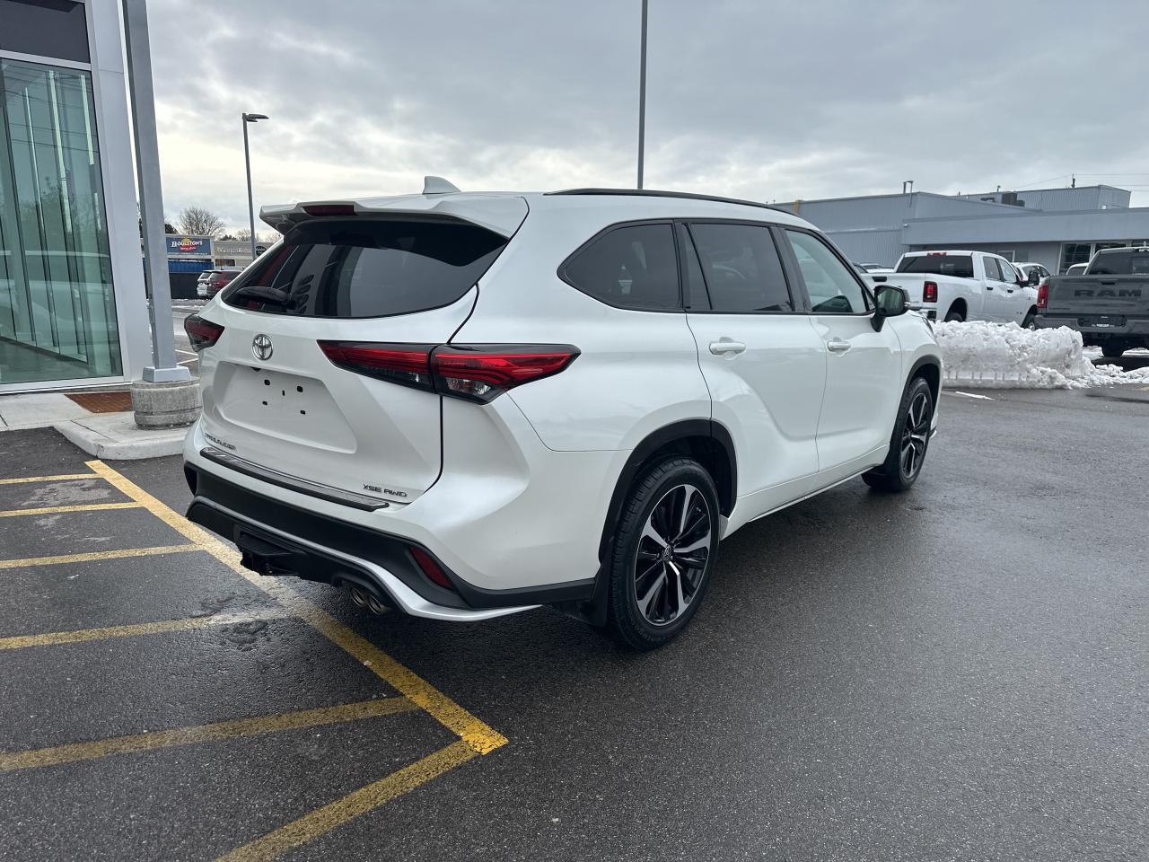 2021 Toyota Highlander XSE- New tires & Brakes Photo4