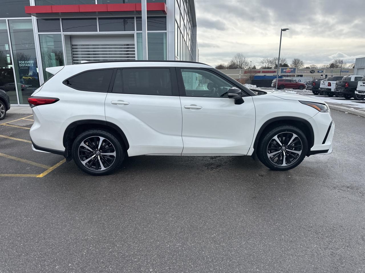 2021 Toyota Highlander XSE- New tires & Brakes Photo3